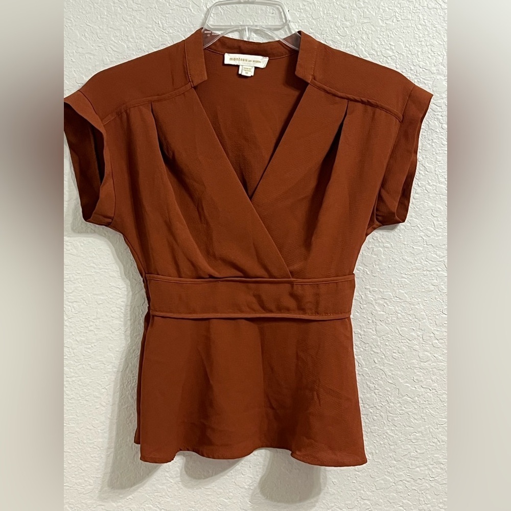 Elegant Rust Women's Top
Caja 5